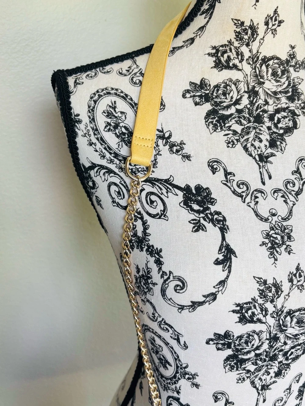 H&M Yellow Suede Crossbody Bag with Gold Chain Strap - Picture 4 of 13